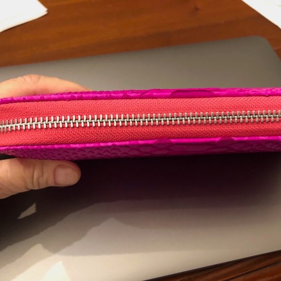 New Never Used Python Hot Pink Ladies Zip Wallet - Picture 3 of 5